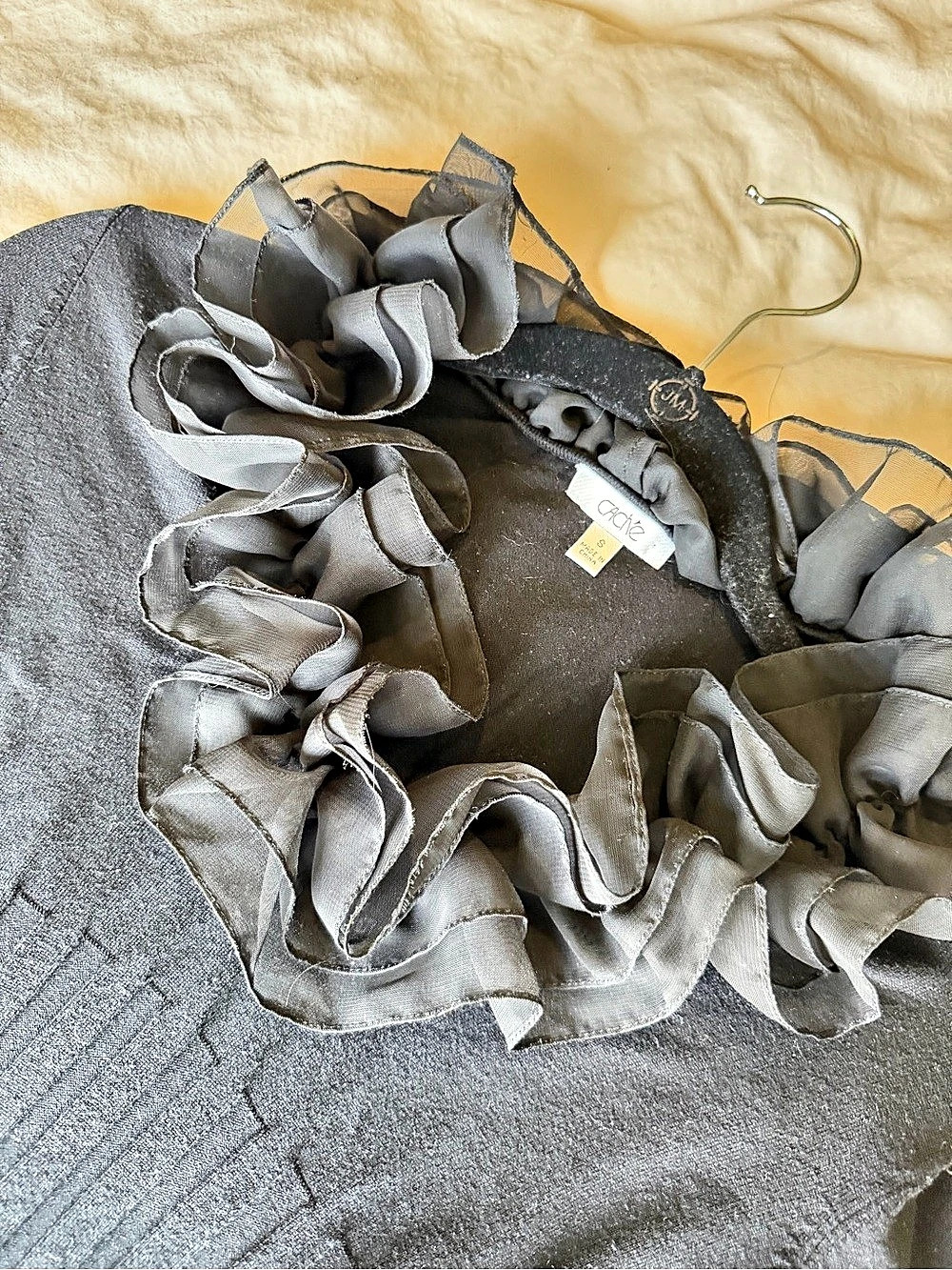Cache Women'Small Black Ruffled Sweater Size Small - Picture 2 of 4